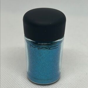 Blue Eyeshadow with Shimmery Finish MAC Cosmetics🌈🌈🌈